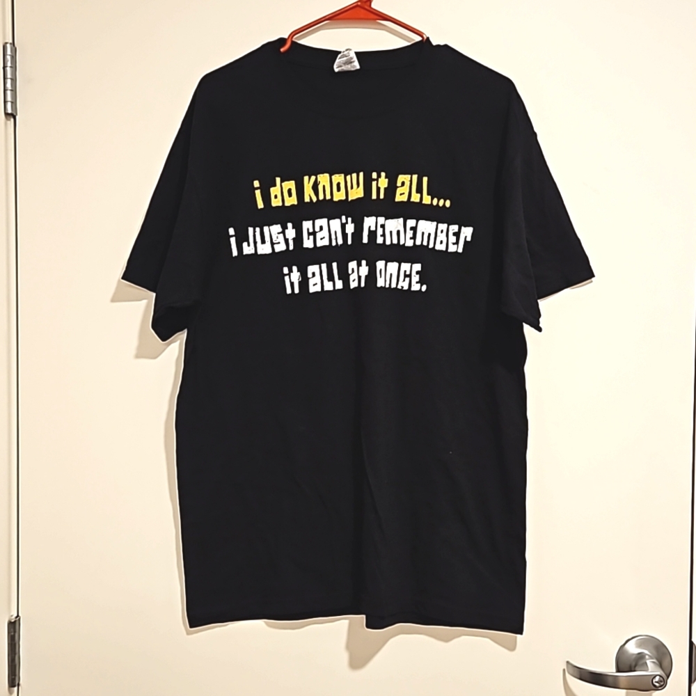 'I do know it all, I just can't remember it all at once.' black graphic tee Lg